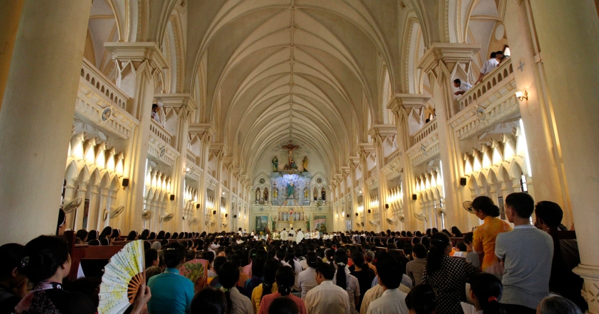 Vietnamese Activists Say Hanoi Adopting China's Model on Religious Policy